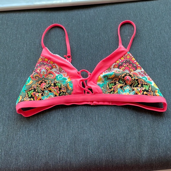 SOLD—BODY GLOVE L NEVER WORN BIKINI TOP - Picture 1 of 7